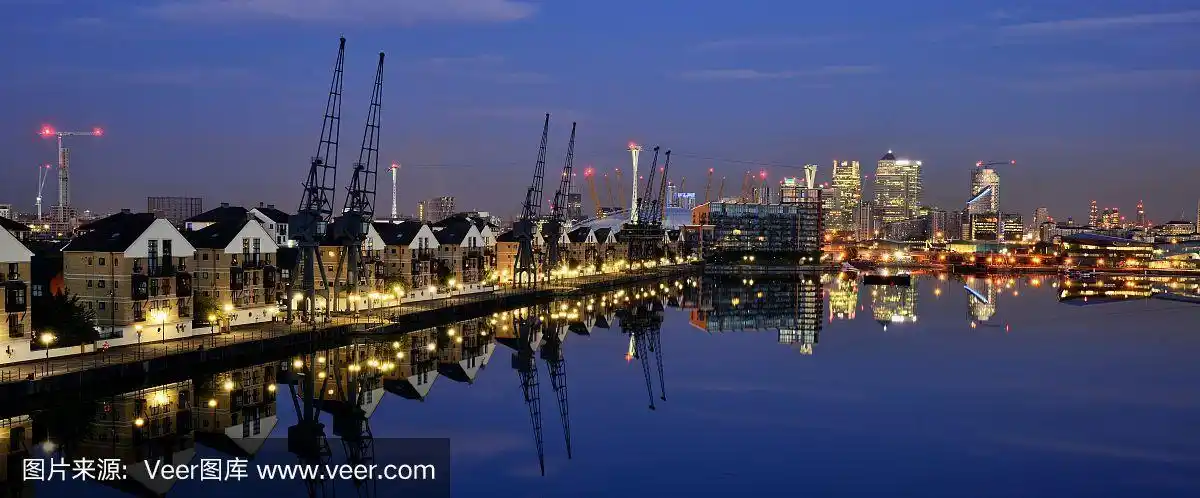 日出前的伦敦皇家码头