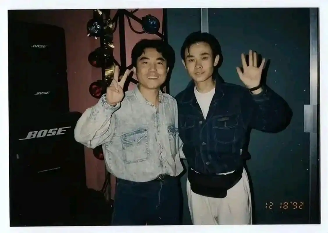 31年前刀郎在酒吧驻唱图片被扒出,没想到现在变化那么大[捂脸]#动态