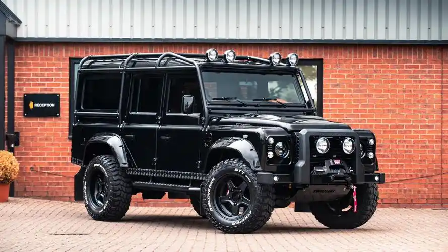 路虎卫士还是老款的有味道这才像个硬汉