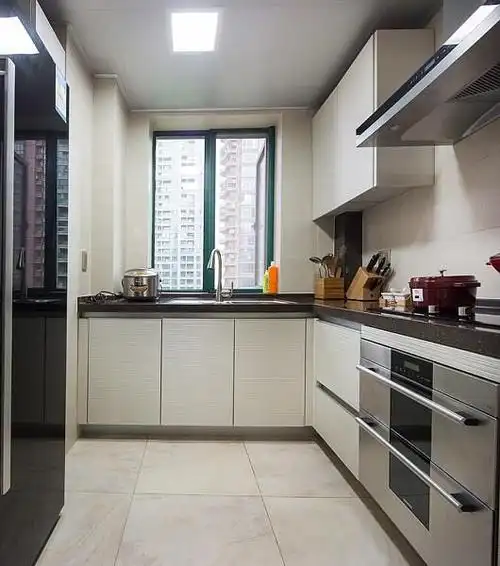 现代l型厨房装修