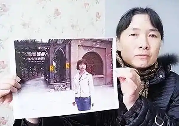 林伶相貌平平,大学期间未曾恋爱,平日交往也极为简单.