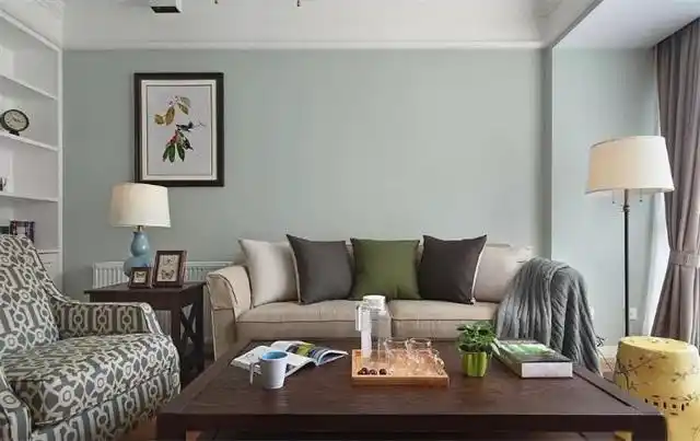 淡淡的灰绿色,浪漫轻松的氛围