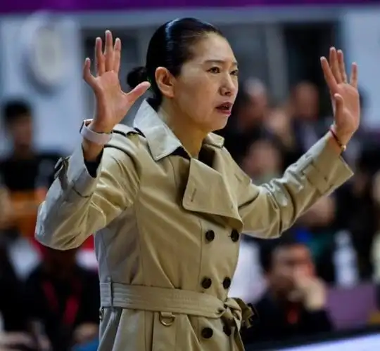 女篮名将展淑萍:丈夫早逝,带儿子再嫁未婚男,儿子也是篮球名将