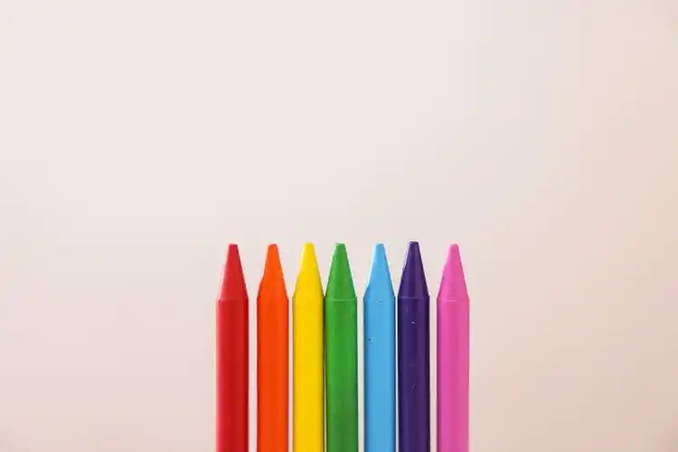 setofcolorfulcrayons图片