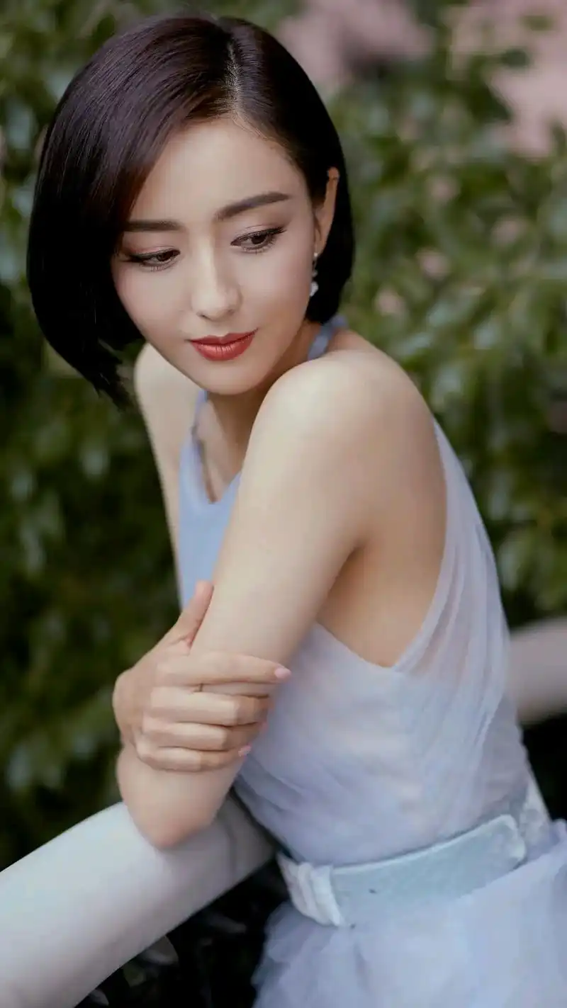 佟丽娅精美壁纸:妩媚动人,笑容甜美,尽显异域风情!