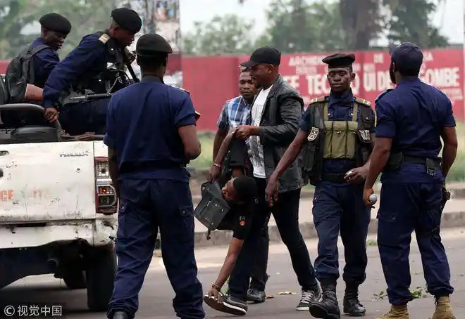 刚果民主共和国金沙萨,天主教激进人士参加示威活动,与警察发生冲突