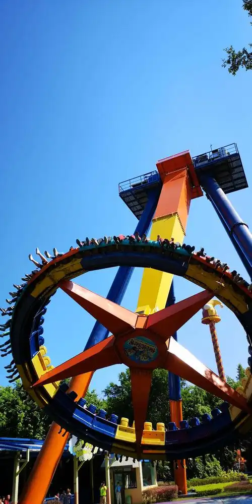 10月29号长隆欢乐世界,之前去顾着排队,玩十环过山车,大摆锤,u型滑板