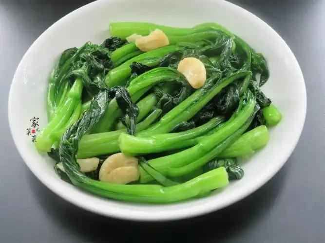 炒青菜时,牢记几个小窍门,青菜清脆鲜绿,保证不会发黑发黄