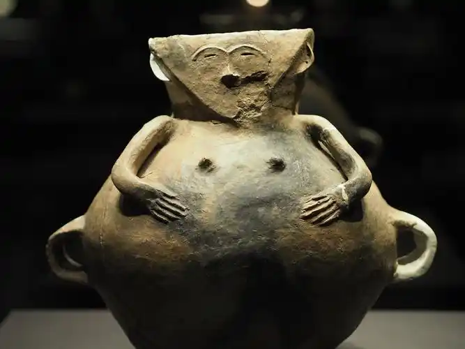新石器时代小河沿文化陶人形壶内蒙古文物考古研究所藏