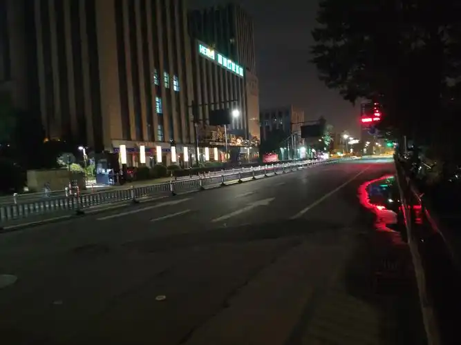 凌晨三点的马路