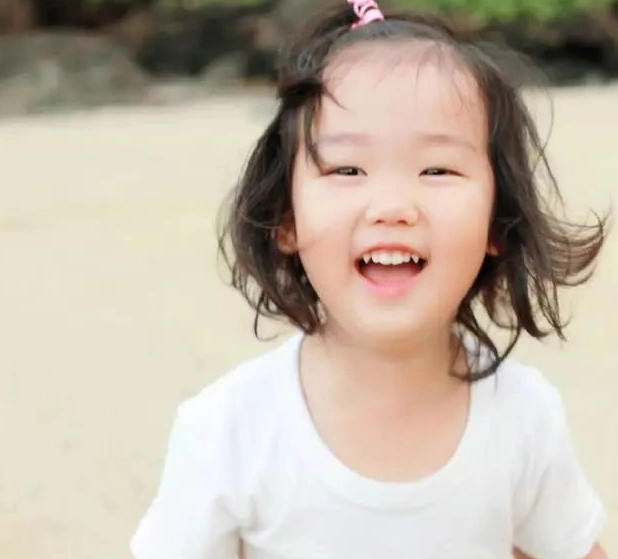 因刀郎"牵线",38岁玲花与富商结缘,如今老公帅气女儿软萌