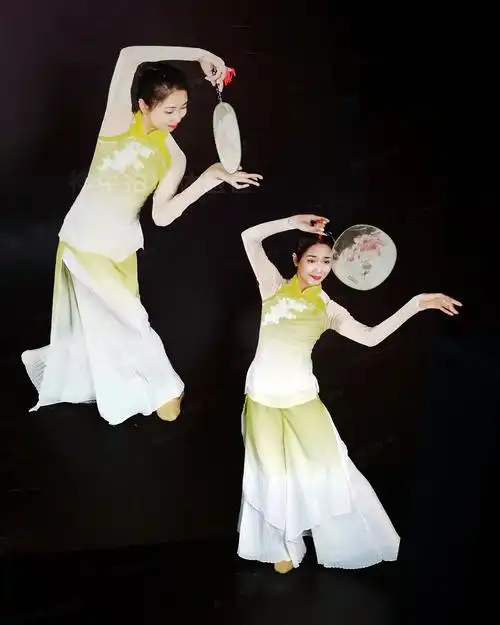 石惠民    《团扇舞韵》