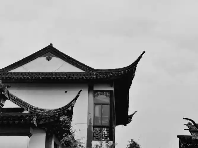 粉墙黛瓦,飞檐翘角.