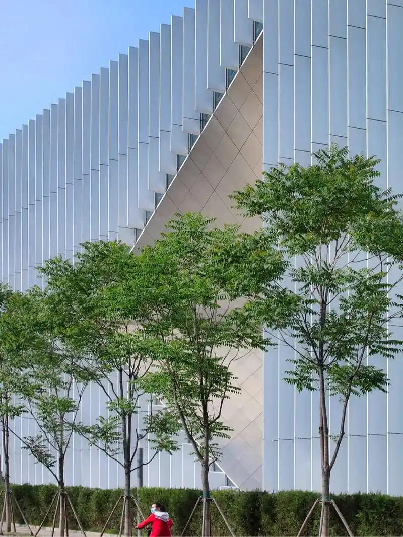 腾讯总部外墙装饰铝线条铝单板铝型材铝百叶