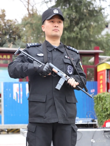 忠诚 奉献 担当一一记洞口县公安局巡特警大队猎豹突击队队长欧阳赵海