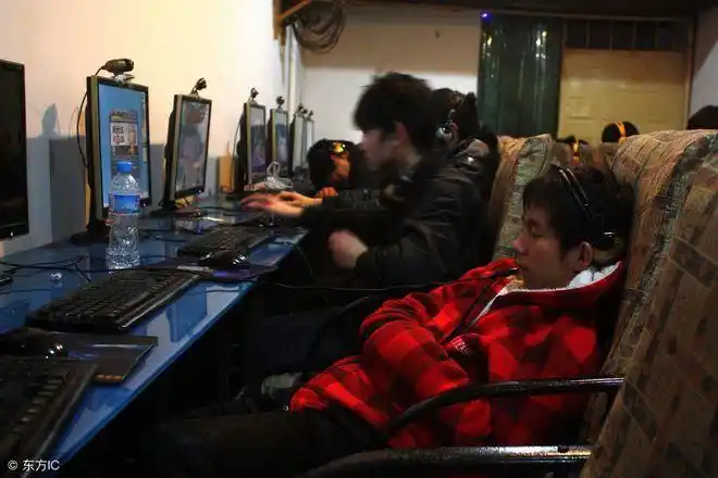 很多人天天跑网吧上网为何不自己买电脑老员工告诉你答案