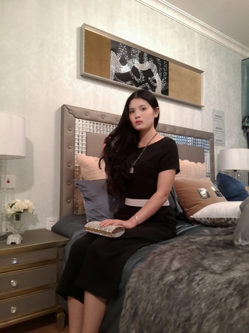 我们办公室最漂亮最有女人味的女同事