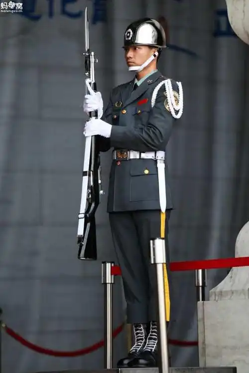 台湾军人 - 礼队换哨交接式