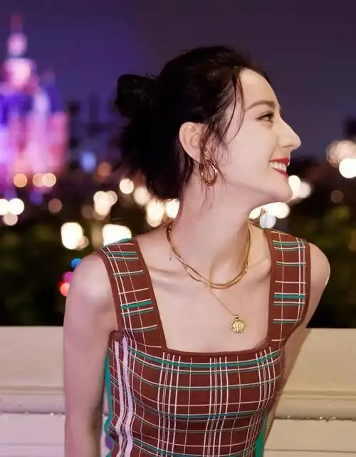 2种公认的初恋发型,丸子头,千手辫,跟着迪丽热巴学会很美