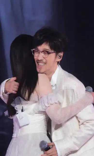 陈慧琳周传雄合唱《记事本》,回忆杀袭来!_腾讯新闻