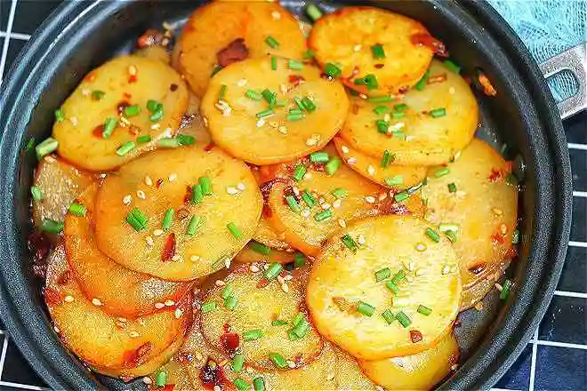 土豆别再炖着吃了,教你8道新做法,简单美味,每周换着花样吃