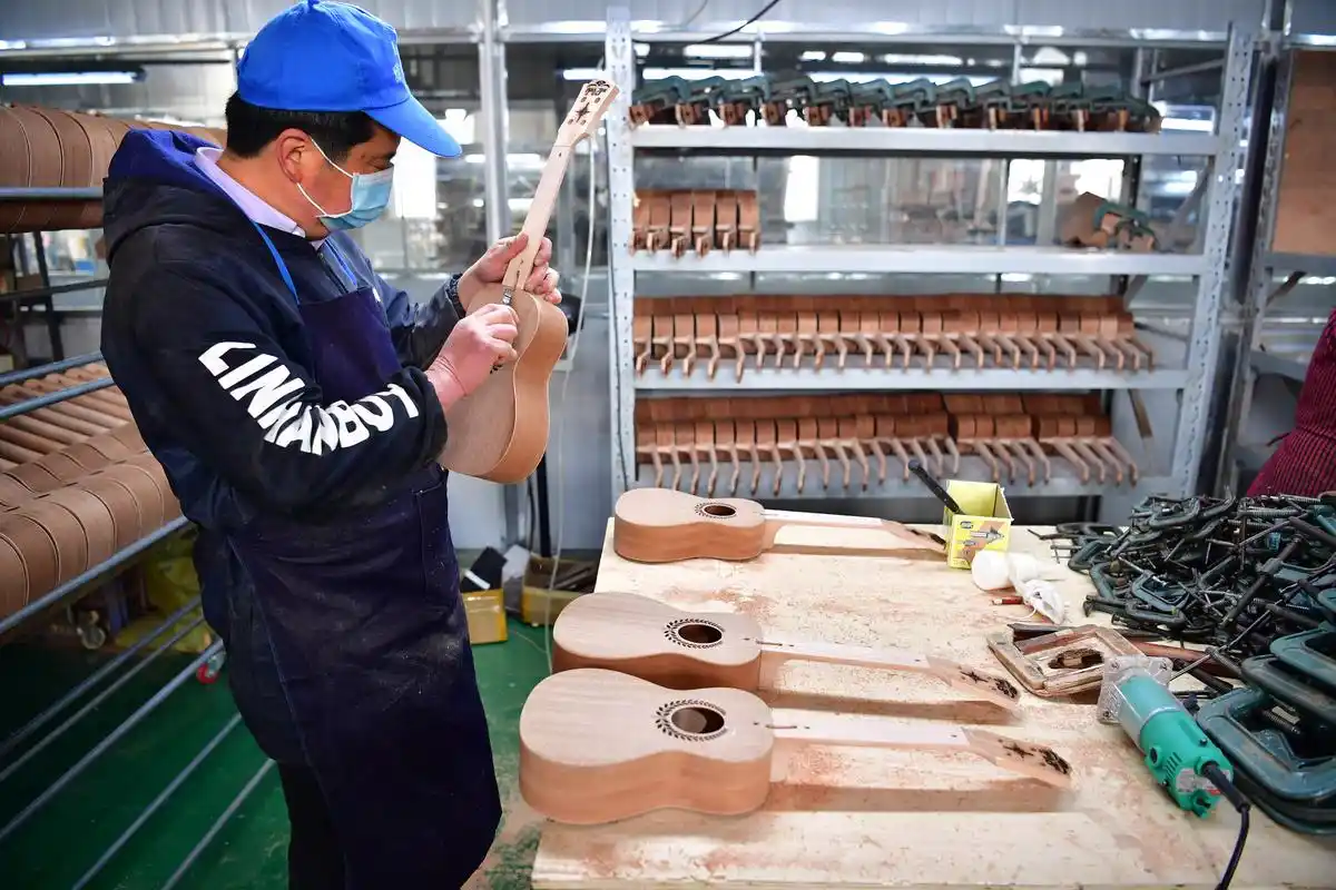 陕西城固乐器厂复工忙