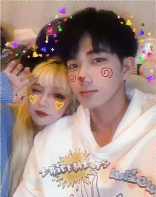 机智张被质疑整容,以往照片与现在对比太大,霸气按鼻子力证清白