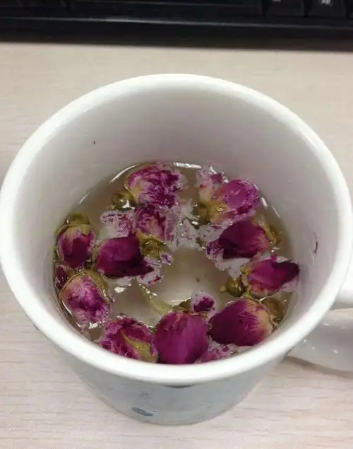 用玫瑰花茶泡水时要注意这3个误区有人不懂总是泡错了