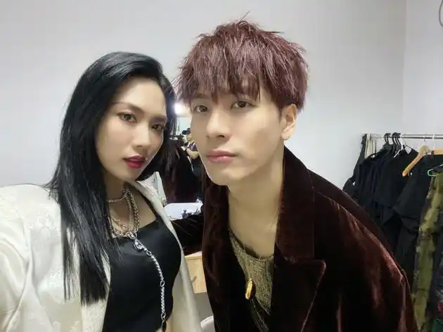 王霏霏发文为王嘉尔打call:现在的他非常非常棒