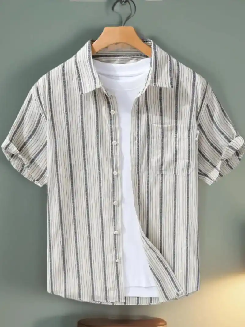 这款夏季男装衬衫是专为追求时尚和舒适的男士设计的