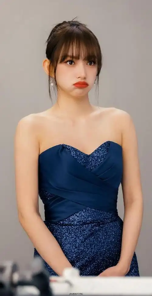 程潇空气刘海俏皮可爱写真