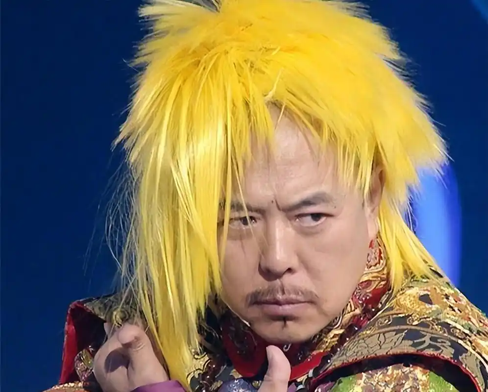 "皇阿玛"张铁林:情断八任后皈依佛门,看破红尘还是因果报应?