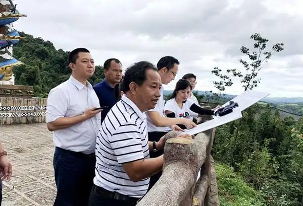 宝能集团考察组到陇川考察