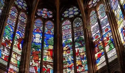 哥特式教堂的玻璃窗