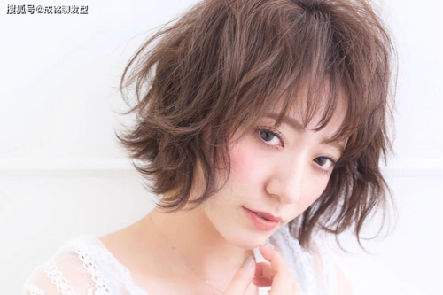 长脸最适合的9款短发,简约时尚好打理,精致优雅又有女人味_发型