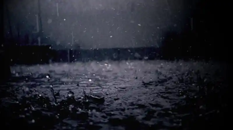 梦见下雨好不好梦见下雨是什么意思梦见打雷下雨代表什么