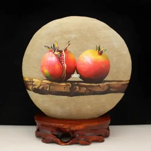 手绘火红的石榴创意石头画丙烯装饰画摆件