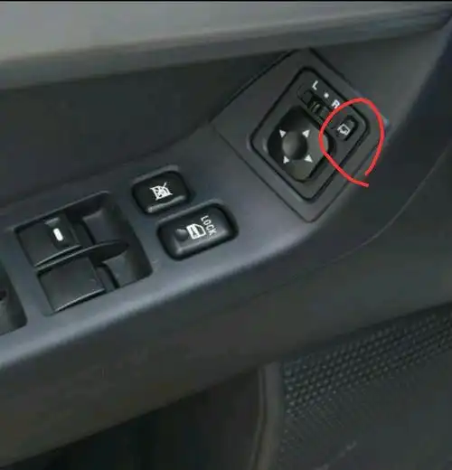 三菱翼神后视镜折叠按钮是哪个求图片啊