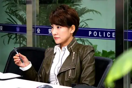 郭柯彤饰演郑琼郭柯彤《刑警战记》剧照新浪娱乐讯 电视剧《刑警战记