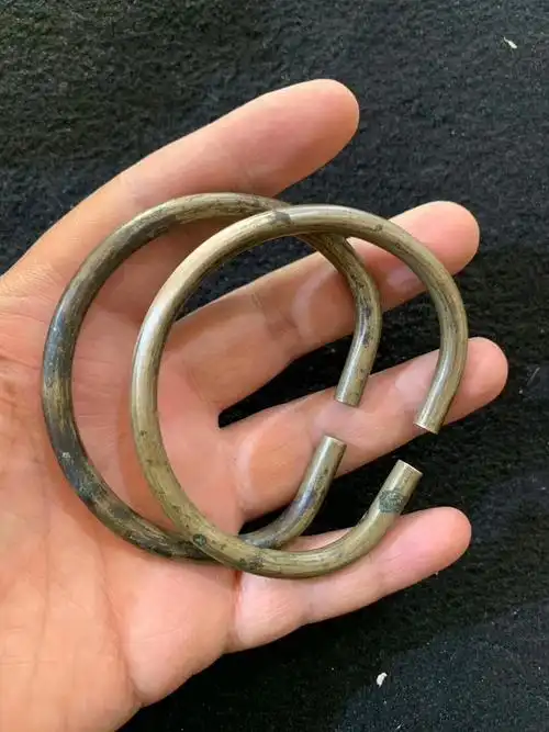 清代实心带款白铜手镯一对