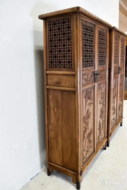 清代黄花梨双开门衣柜