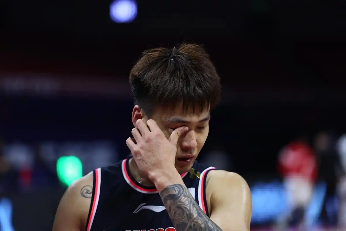 深一度悲壮中坚守广东男篮的底蕴写满四个字拼尽全力