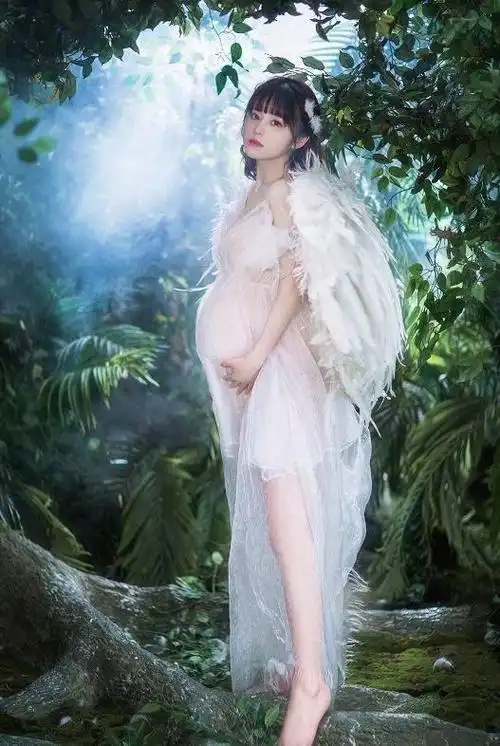 韦神携妻蜜蜂仔直播,大肚孕照美如画,网友:家有贤妻富三代