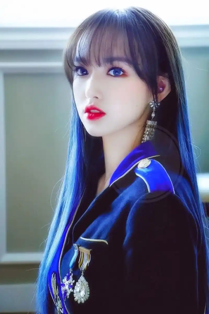 程潇蓝发,宇宙少女_程潇,蓝发好绝,漫画少女出画了大眼睛芭比脸cg身材