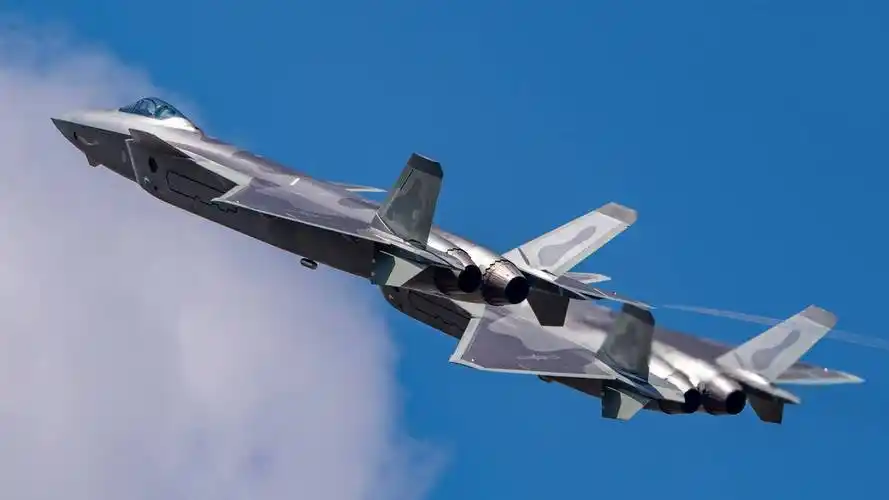 中国空军:隐身战机的巅峰之作,歼-20空军的未来战神