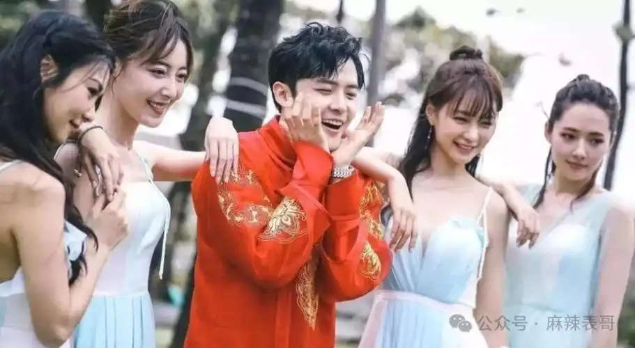 2018年2月,颖儿生下孩子.2017年8月,付辛博公开恋情.