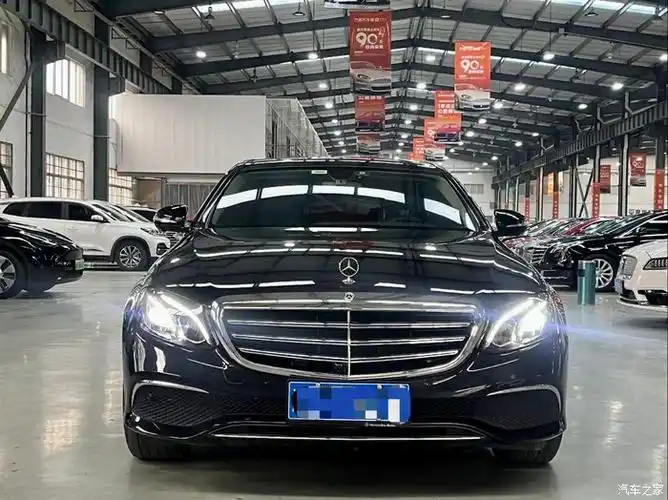 19年奔驰e300豪华版