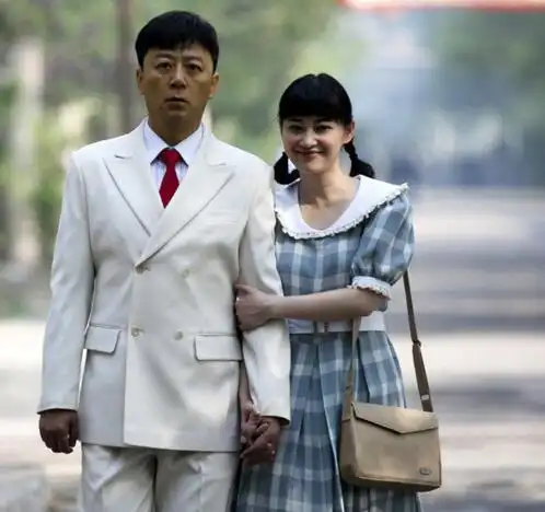 《父母爱情》梅婷素颜照片曝光 演绎50年代时尚美人(2)_内地剧_电视