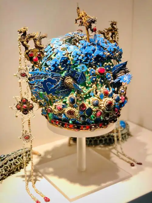 点翠嵌珍珠宝石金龙凤冠