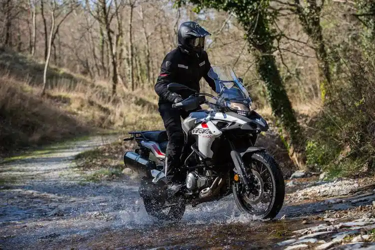 贝纳利 金鹏 trk502x_贝纳利摩托车报价_参数_图片_资讯_摩信网